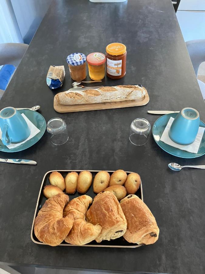 Chambre Avec Petit-Dejeuner En Provence Luberon La Tour-dʼAigues 外观 照片